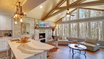 Smart TV, fireplace, stereo