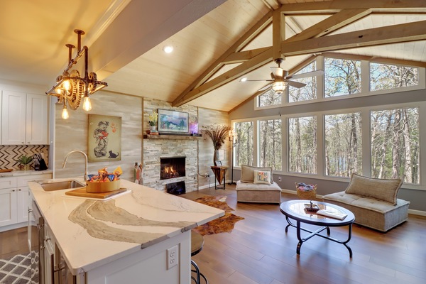 Smart TV, fireplace, stereo