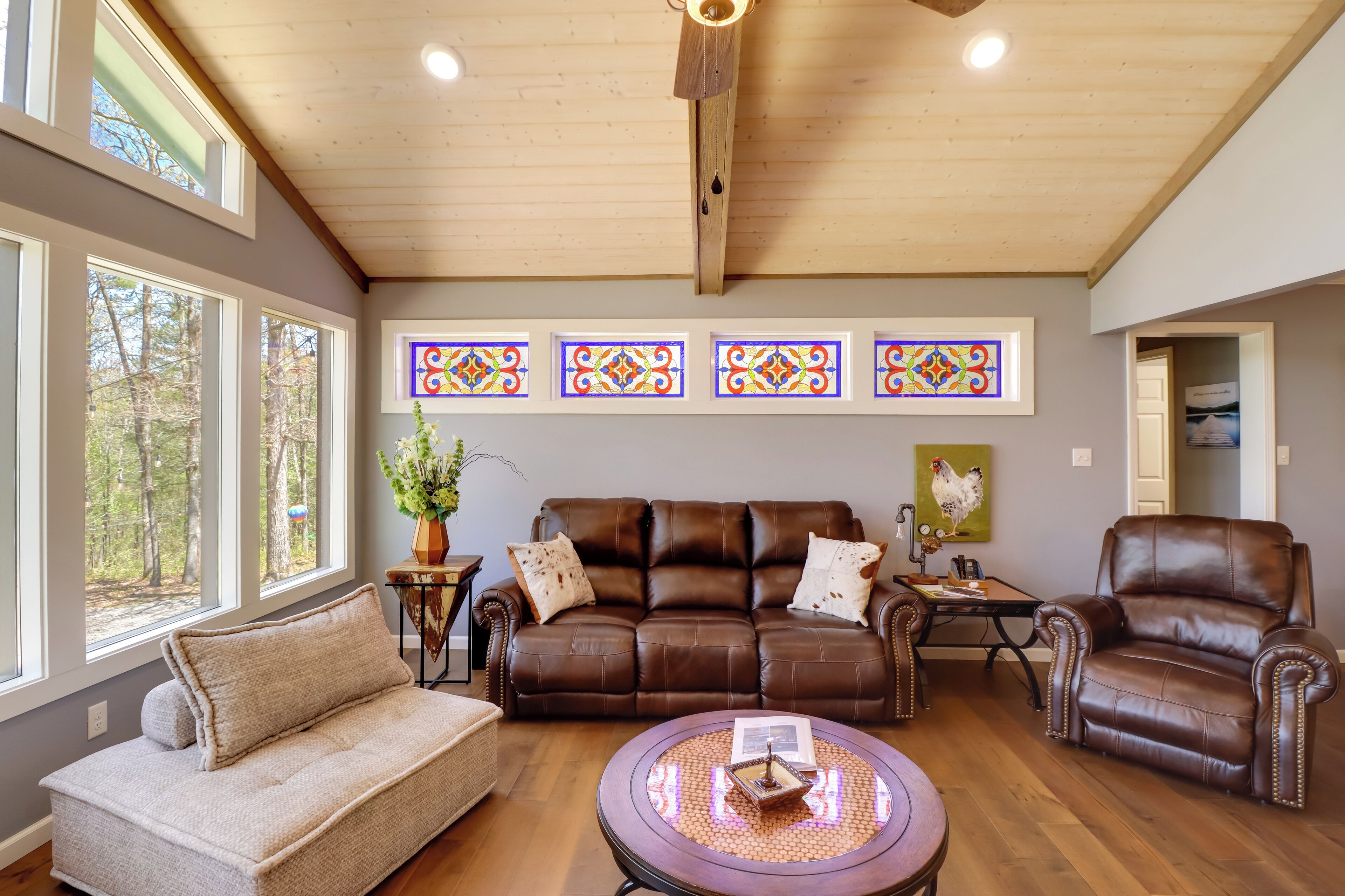 Smart TV, fireplace, stereo