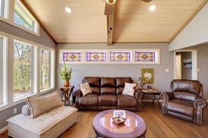 Smart TV, fireplace, stereo - Lakeside Retreat on 10 Secluded Wooded Acres at the Raccoon Lakehouse (Greers Ferry)