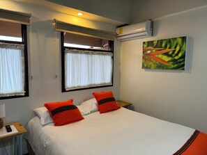 Junior Room | In-room safe, desk, laptop workspace, blackout curtains - Legacy Boutique Hotel (Quesada)