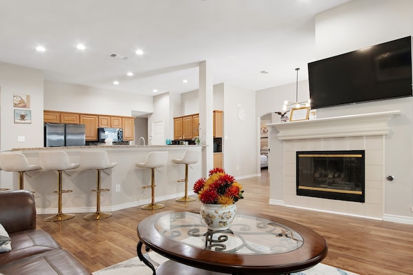 Smart TV, fireplace