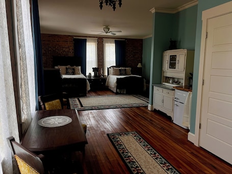 Minibar, decoración personalizada y muebles diferentes