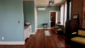 Deluxe Studio, 2 Double Beds | Minibar, individually decorated, individually furnished