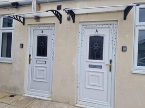 Exterior detail - Central Suite, 3 Single Beds (Patchway)