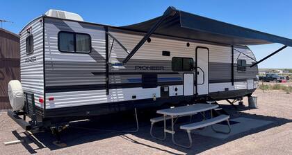 Cozy 2-bedroom RV in peaceful San Acacia! StarLink Internet