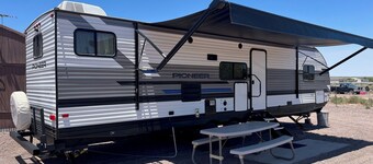 Cozy 2-bedroom RV in peaceful San Acacia! StarLink Internet