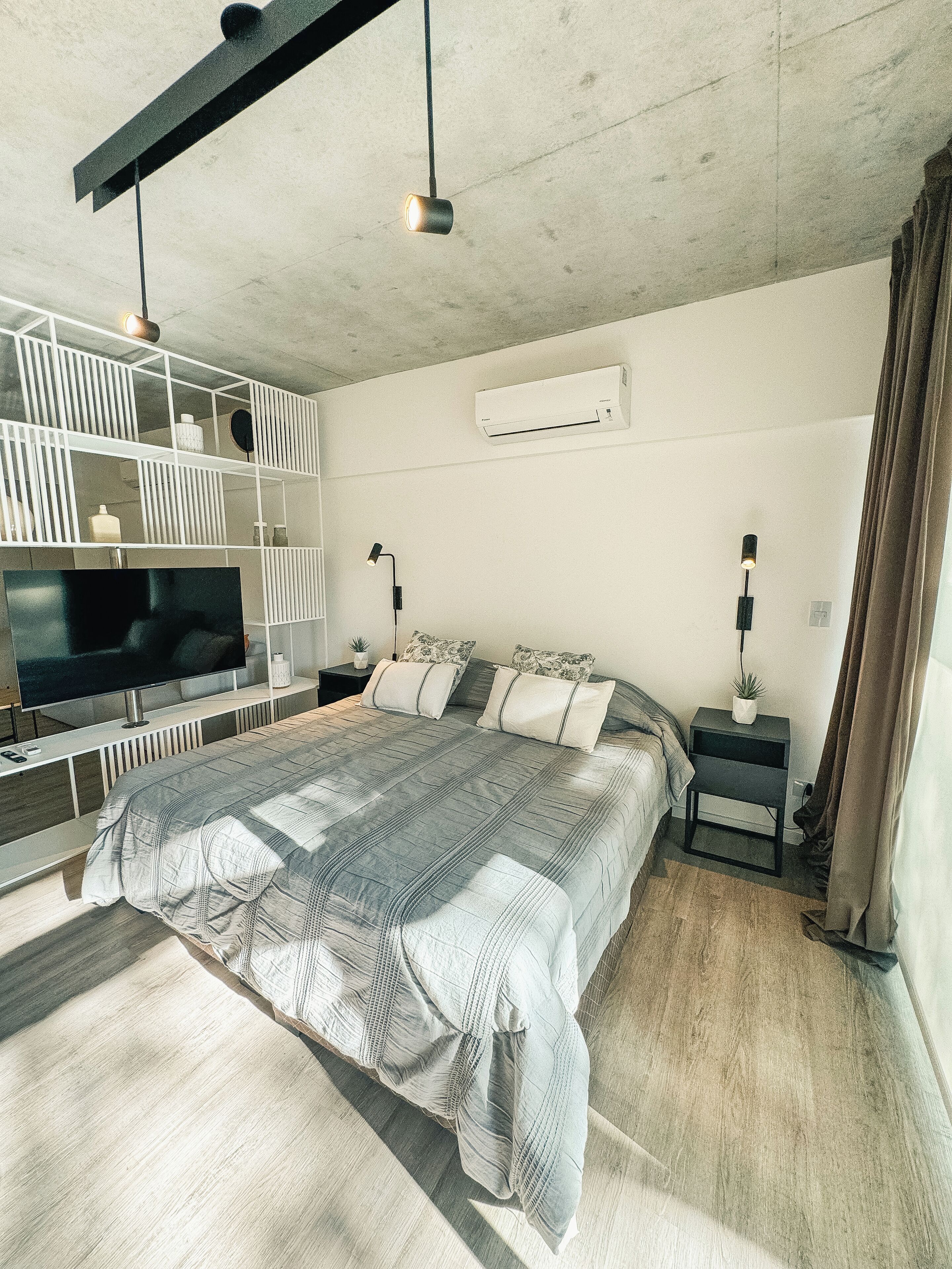 Estúdio luxo, sacada, vista para o rio | Roupas de cama premium, edredons de pluma, camas com colchões pillow-top
