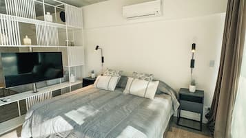Estúdio luxo, sacada, vista para o rio | Roupas de cama premium, edredons de pluma, camas com colchões pillow-top