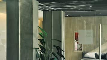 Salas para tratamentos a dois, banheira de hidromassagem