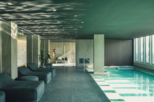 Couples treatment rooms, hot tub, body treatments, hydrotherapy