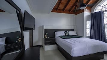 Comfort Double Room | Laptop workspace, blackout drapes, iron/ironing board, free WiFi