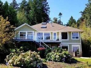 Exterior - The Dragonfly House — Expansive Dual-Kitchen Retreat (Point Roberts)