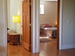 6 Schlafzimmer, Schreibtisch, Bügeleisen/Bügelbrett, WLAN