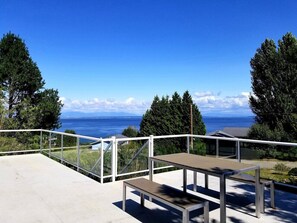 Outdoor dining - The Dragonfly House — Expansive Dual-Kitchen Retreat (Point Roberts)