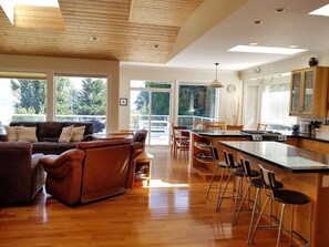 TV, fireplace - The Dragonfly House — Expansive Dual-Kitchen Retreat (Point Roberts)