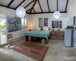 3 habitaciones, tabla de planchar con plancha, wifi y ropa de cama 