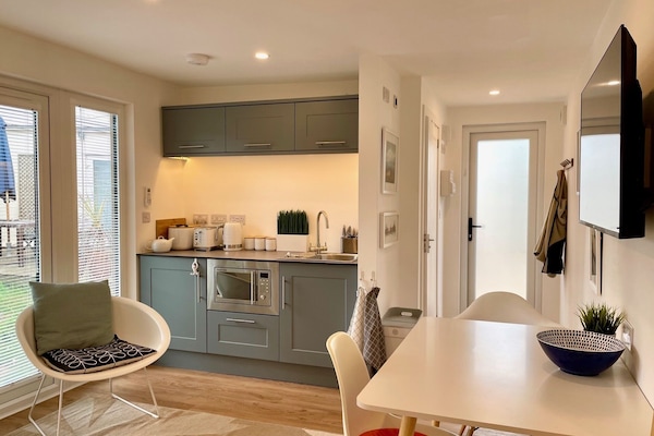 Living Room / Lounge