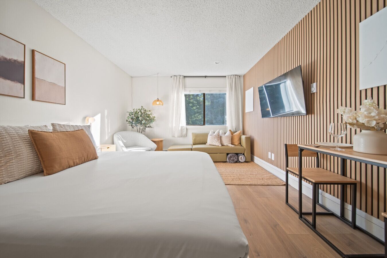 Iron/ironing board, free WiFi, bed sheets