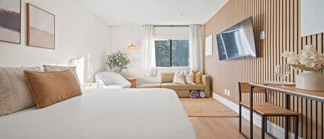 Iron/ironing board, free WiFi, bed sheets