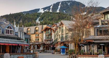 Cozy Creek Den - Studio w Hot Tub & Pool