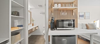 Cozy Creek Den - Studio w Hot Tub & Pool