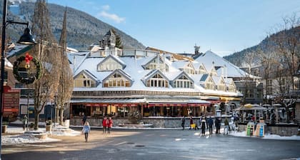 Cozy Creek Den - Studio w Hot Tub & Pool