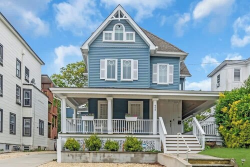 Spacious 4BR Duplex · 5 Blks 2 Beach · Badges Incl