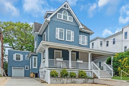 Spacious 4BR Duplex · 5 Blks 2 Beach · Badges Incl