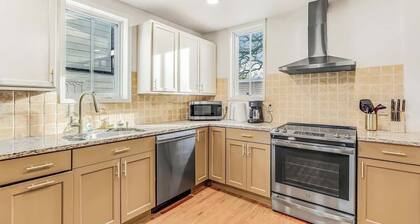 Spacious 4BR Duplex Unit - Walk to Asbury Beach !