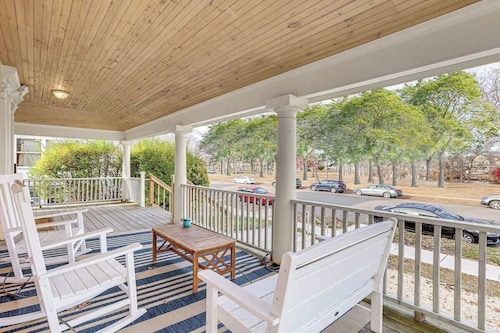 Spacious 4BR Duplex · 5 Blks 2 Beach · Badges Incl
