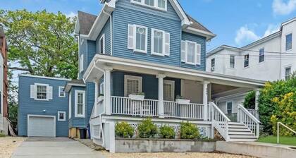 Spacious 4BR Duplex Unit - Walk to Asbury Beach !