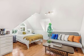 Unclassified image, 4 of 24, button - Spacious 4BR Duplex Unit - Walk to Asbury Beach ! (Asbury Park)