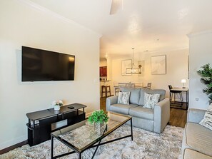 TV - Magical 3BR Retreat Near Disney (Davenport)