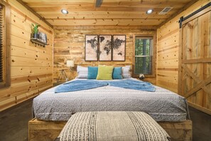 6 chambres, bureau, fer et planche à repasser, lit parapluie