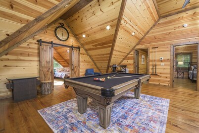 2-miles Choctaw Landing, HotTub~FirePit, Pet, 6BR