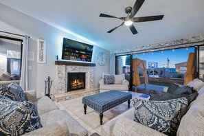 Televisión, chimenea, videojuegos y tenis de mesa