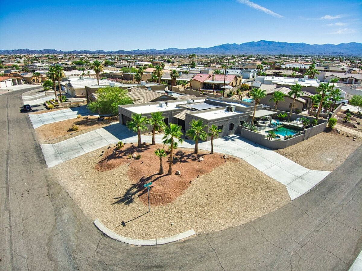 المنشأة من الخارج