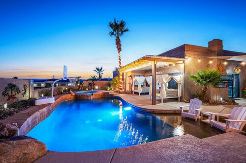 Lakeside Entertainment Oasis W/ Heated Pool & Spa