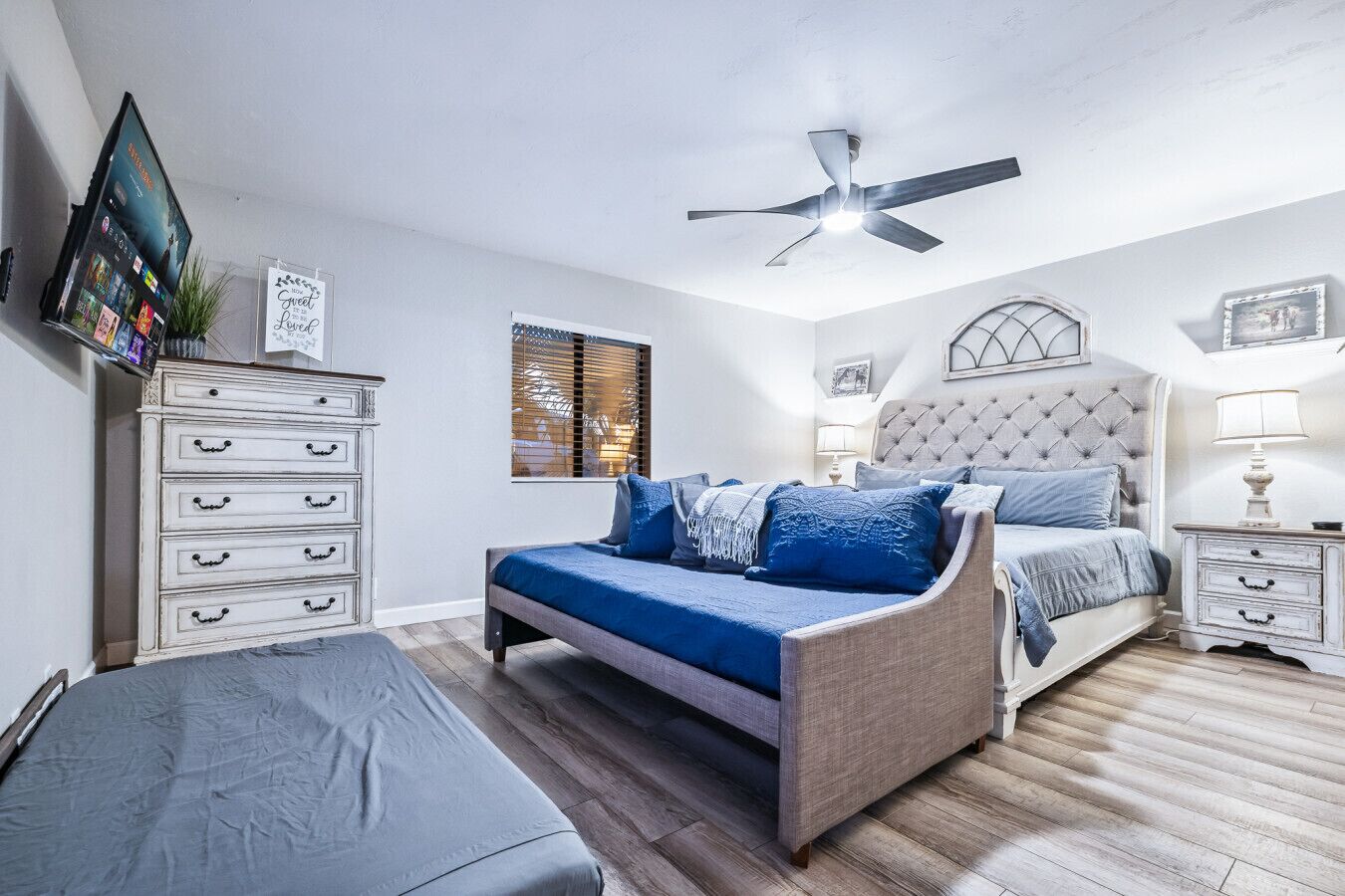 8 bedrooms, desk, iron/ironing board, WiFi