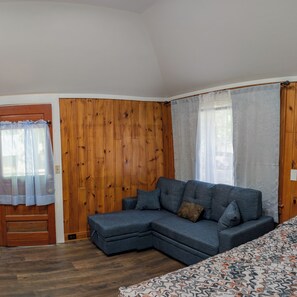 TV - Rustic Traditional Cabin_Cabin 10B (Bar Harbor)