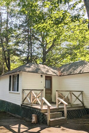 Exterior - Rustic Traditional Cabin_Cabin 10B (Bar Harbor)