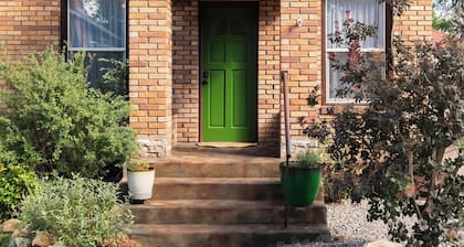 Sunny Downtown Oasis · Hot Tub · Casita Verde