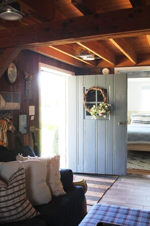 3 عدّة غرف نوم ومكواة/لوح كي وسرير سفر �وواي فاي مجانًا