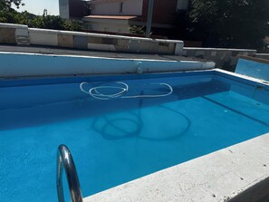 Pool - House with plot (Villamayor)