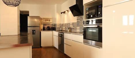 Fridge, microwave, oven, stovetop