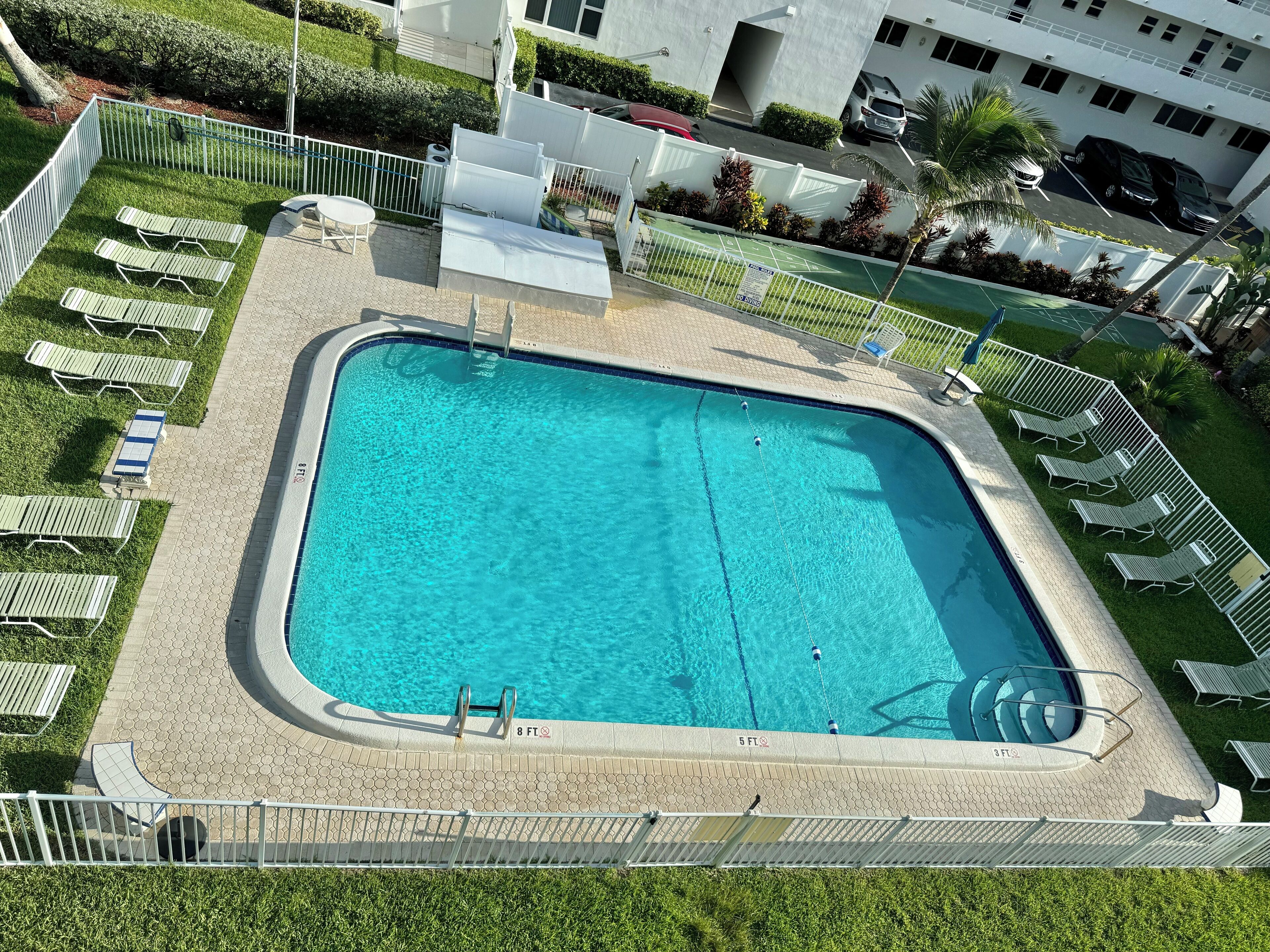 Cozy 2-bedroom Oceanview Penthouse apartment with AC, WiFi