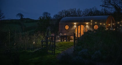 Silver Moon - a cabin that sleeps 2 guests
