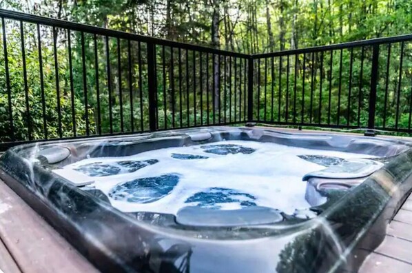 Outdoor spa tub - The Ultimate Windham Getaway With Hot Tub & Sauna (Windham)