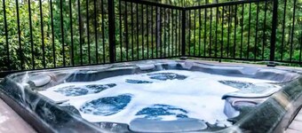 The Ultimate Windham Getaway With Hot Tub & Sauna